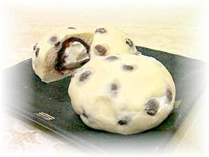 ホイップクリーム入りごろ豆大福パン(あんぱん)