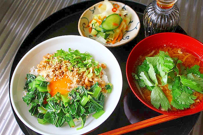 モロヘイヤと小松菜の炒めもの*納豆丼