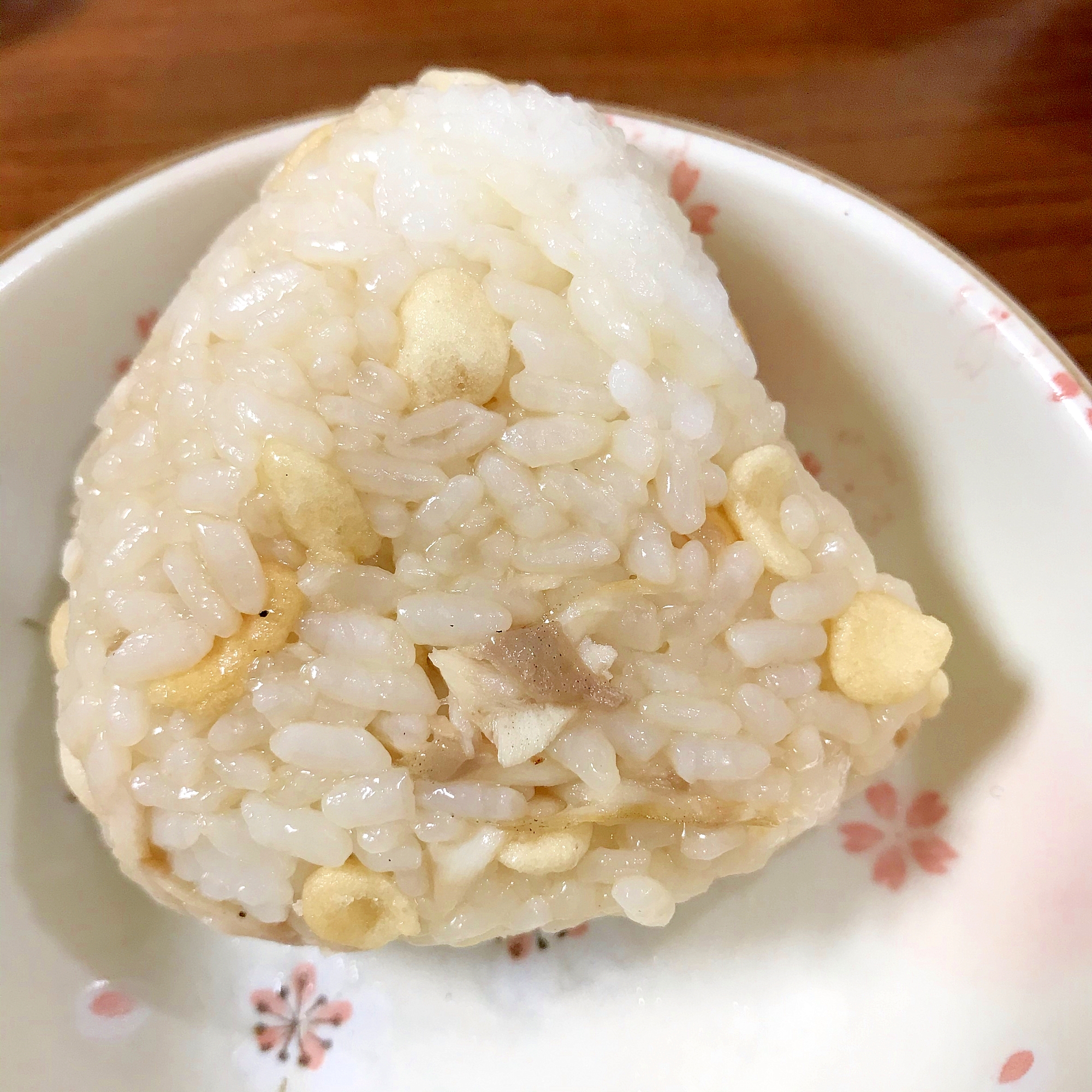 ホッケの干物とあげ玉のおにぎり