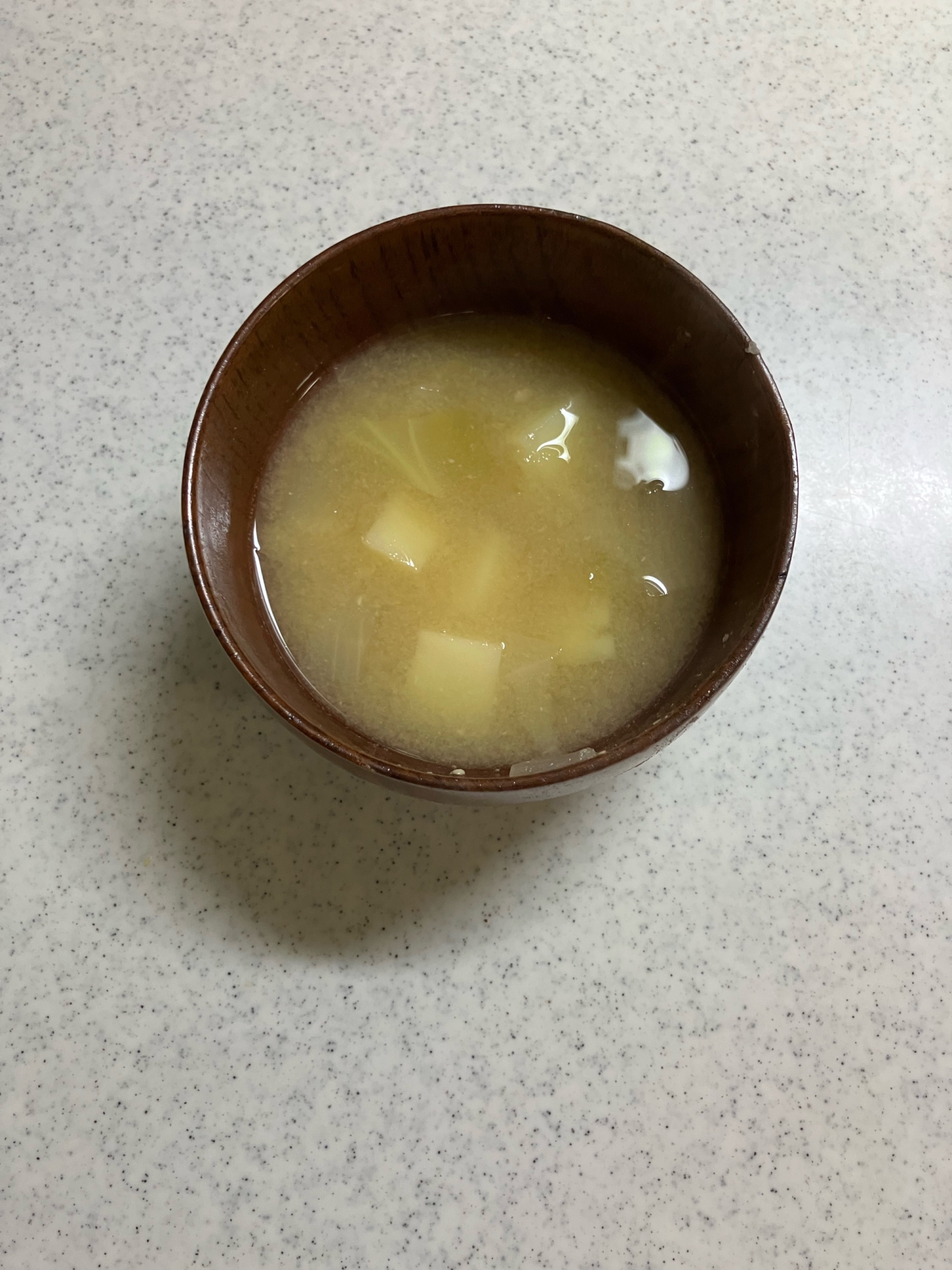 じゃがいもと玉ねぎ•キャベツの味噌汁