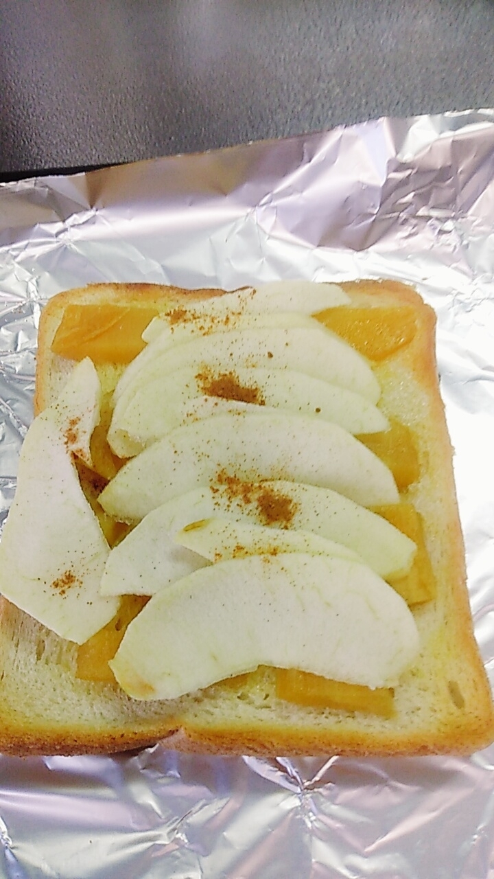 リンゴと干し芋のシナモンシュガートースト！
