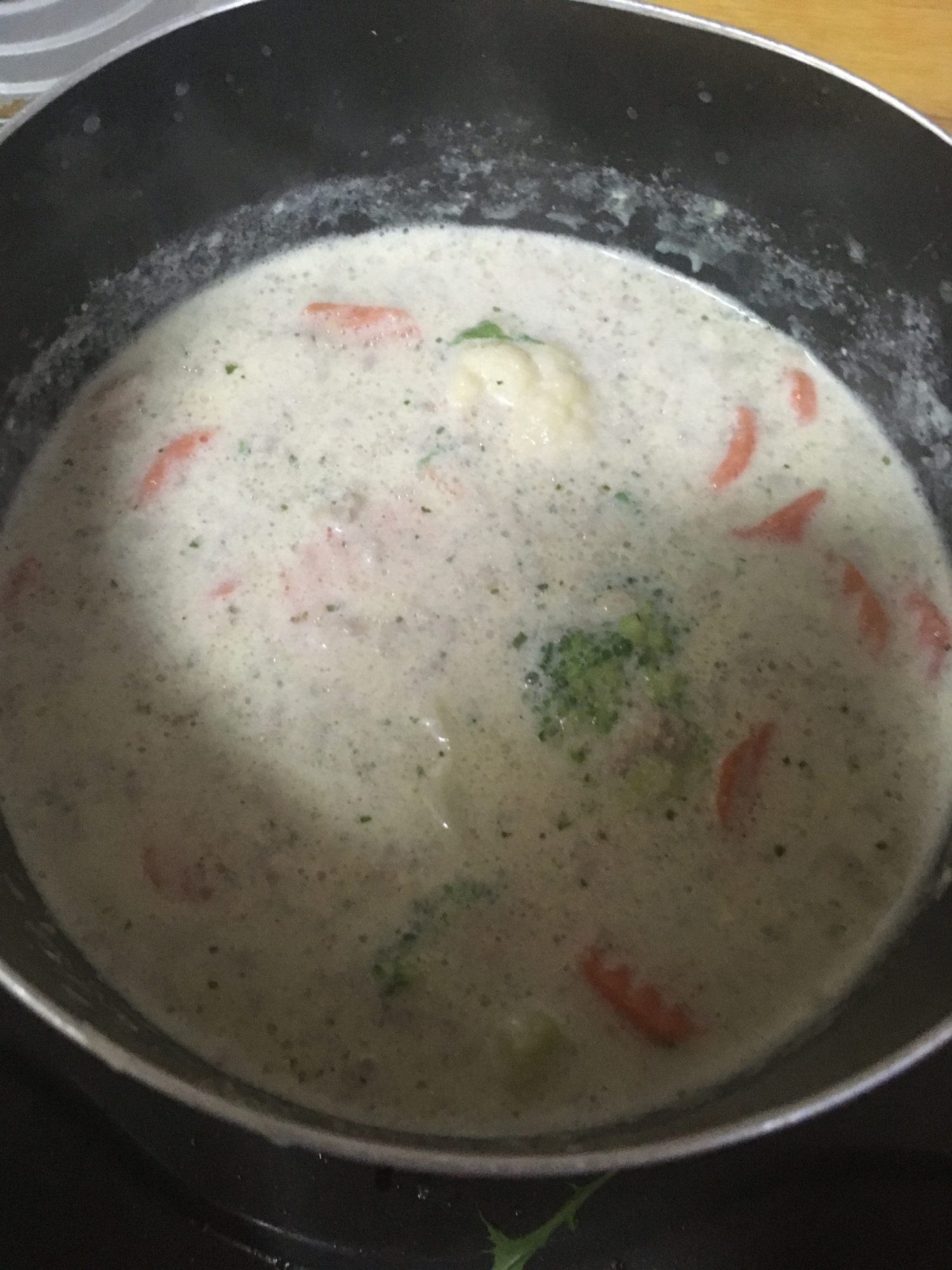 豚ひき肉と、洋風野菜ミックスの豆乳スープ