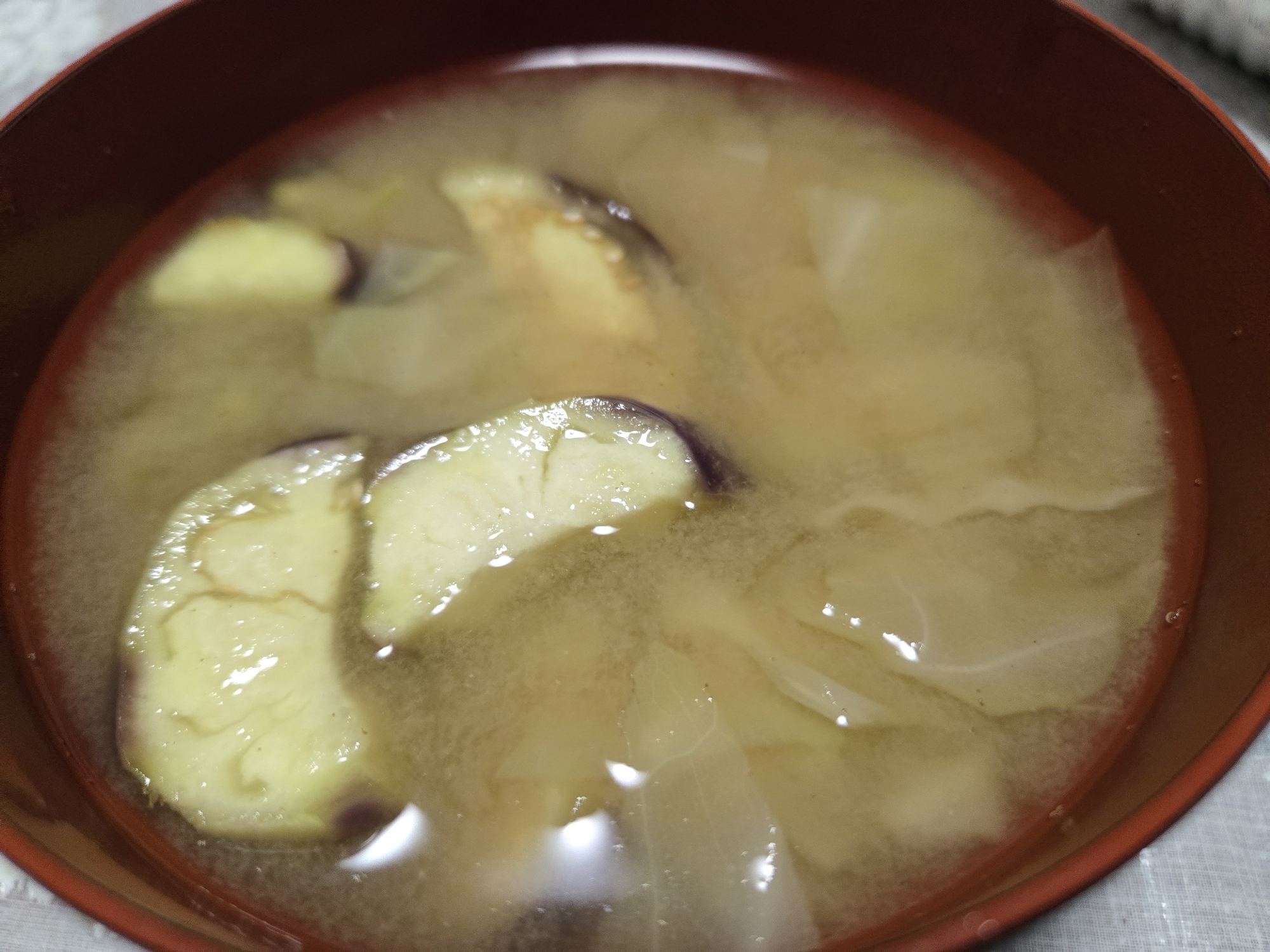 なすとキャベツのお味噌汁