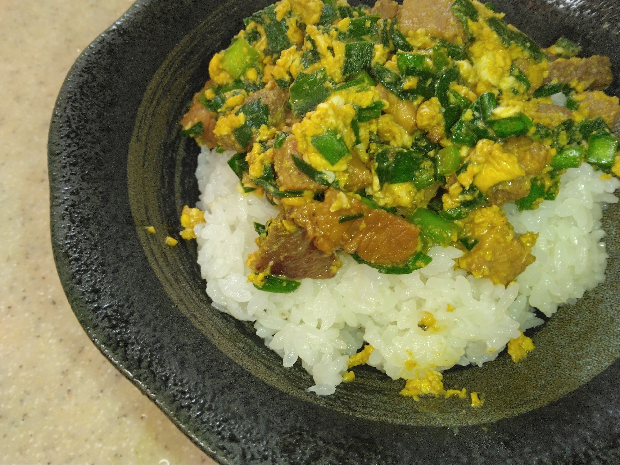 がっつり食べたいニラ豚丼