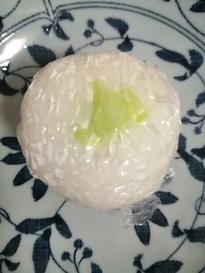 焼売おにぎり（緑野菜をトッピング）•.¸¸¸.☆