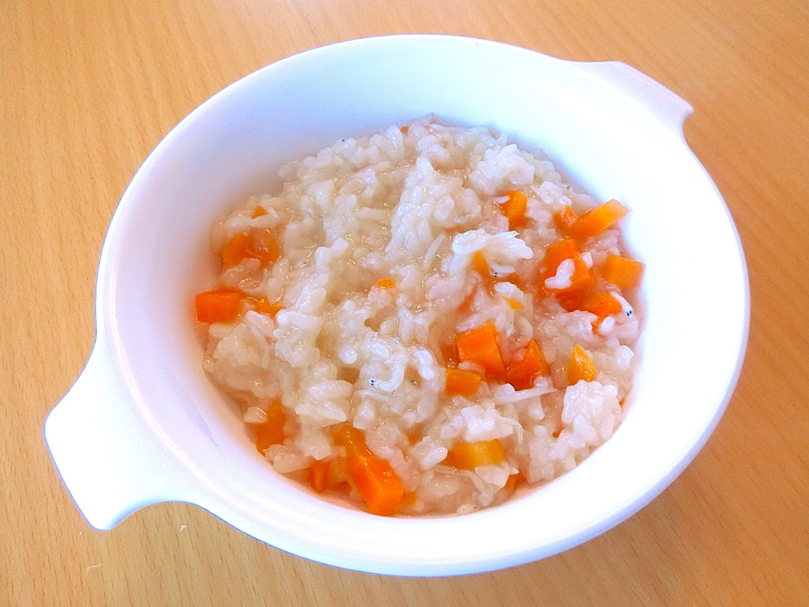 離乳食 中期 しらすとにんじんのおかゆ