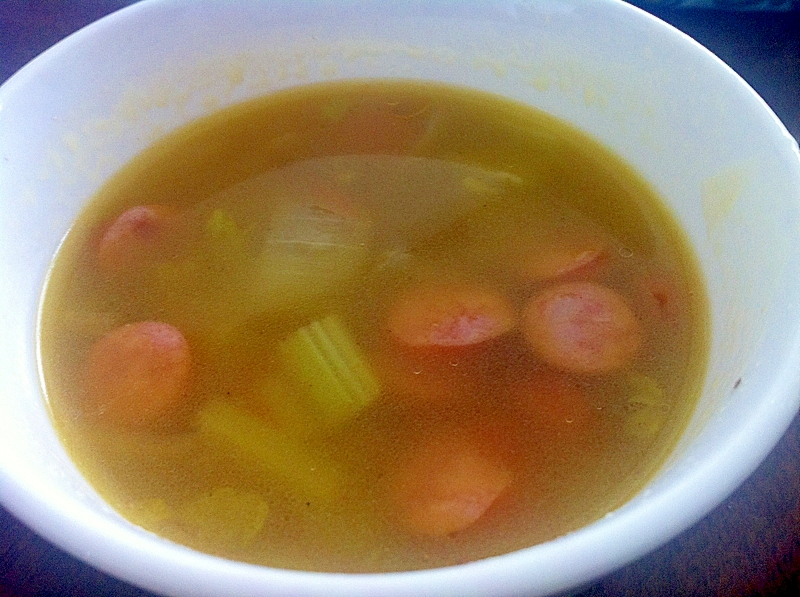 セロリとキヌアのスープ