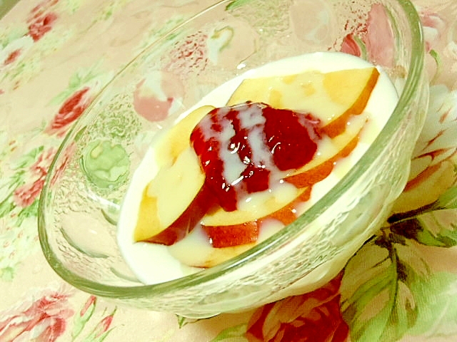 ❤林檎と苺ジャムの練乳塩ヨーグルト❤