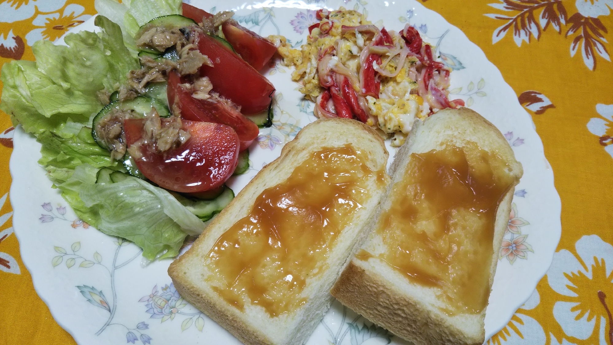 蟹カマ卵とツナ野菜サラダとトースト☆