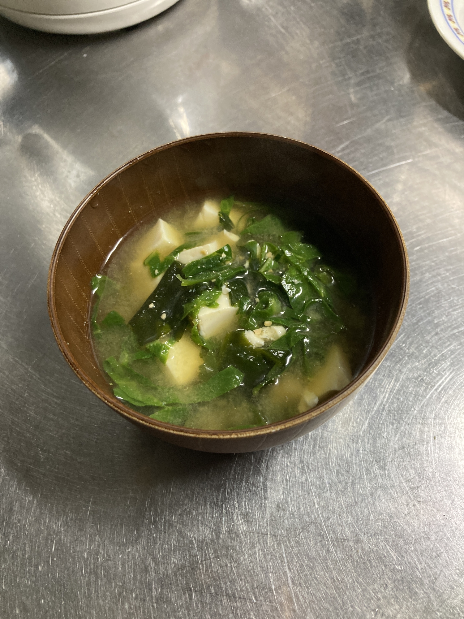 春キャベツの外葉と豆腐とわかめの味噌汁