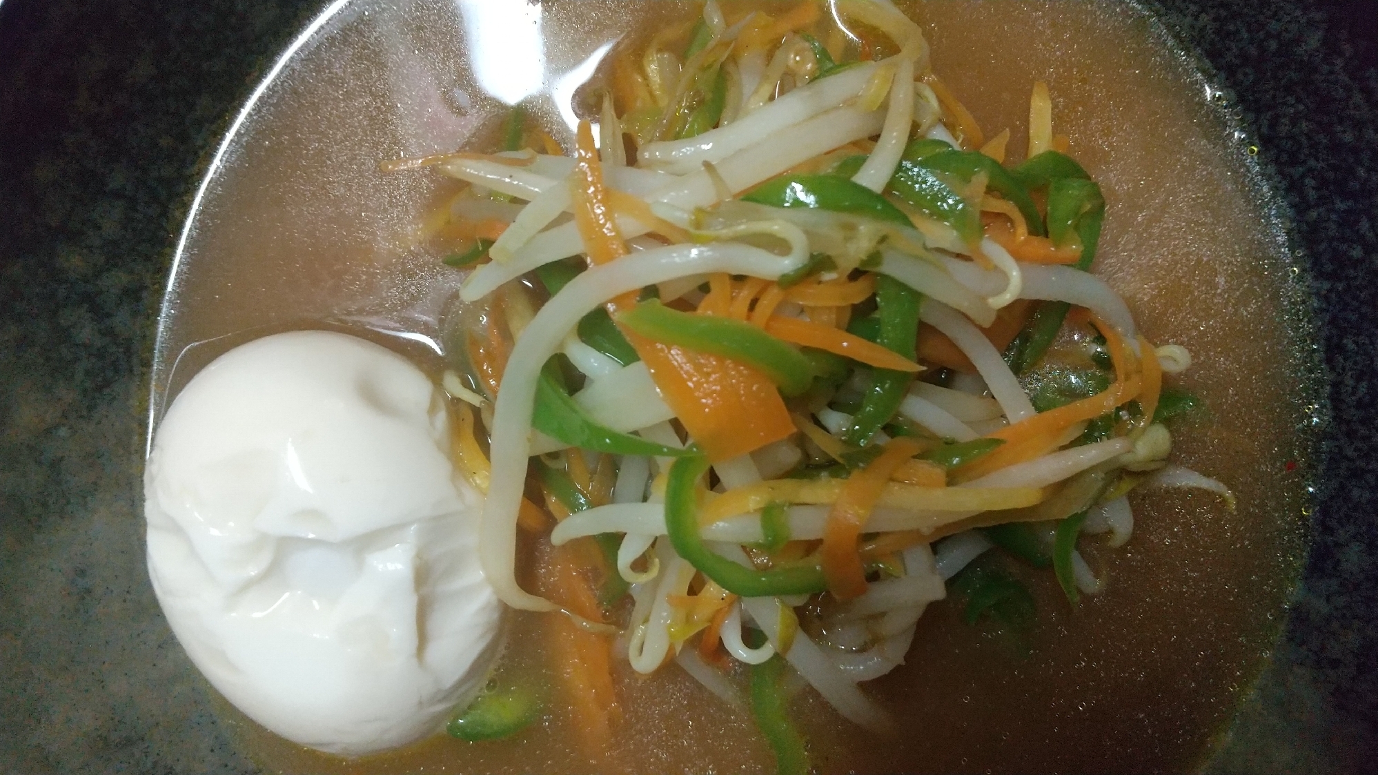 袋麺で野菜たっぷりラーメン