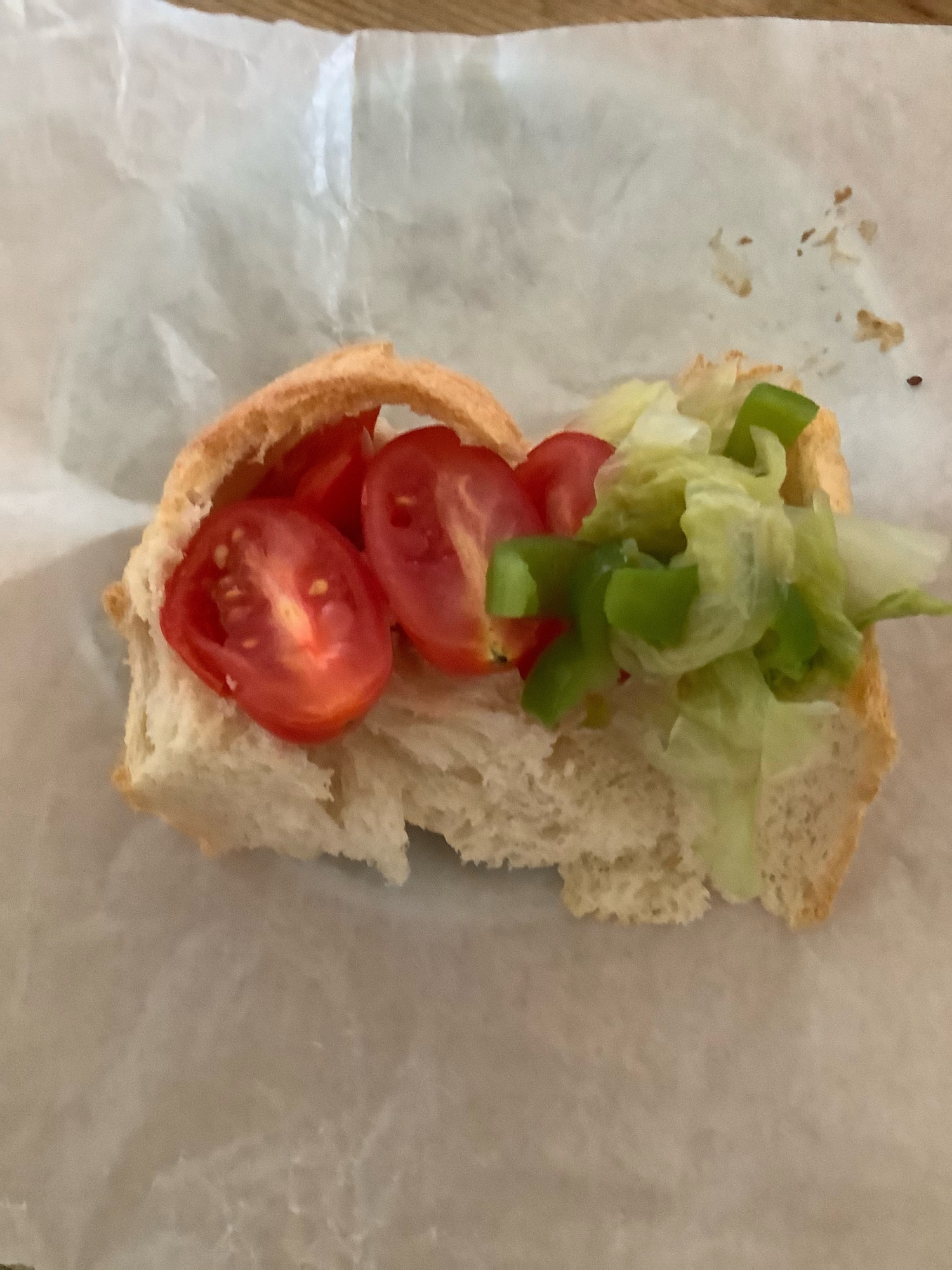 ☆レタスピーマンプチトマトオープンサンド☆