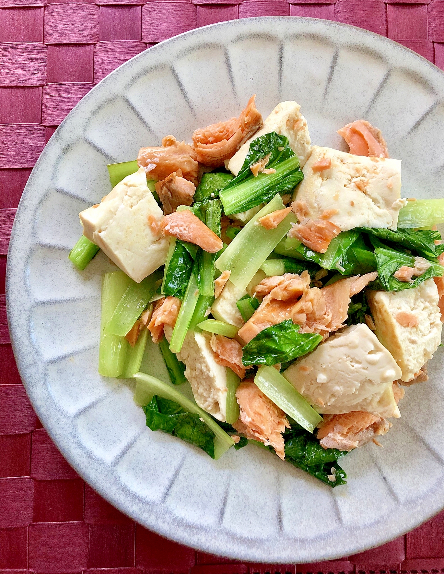 茹で塩鮭と豆腐小松菜の炒め物