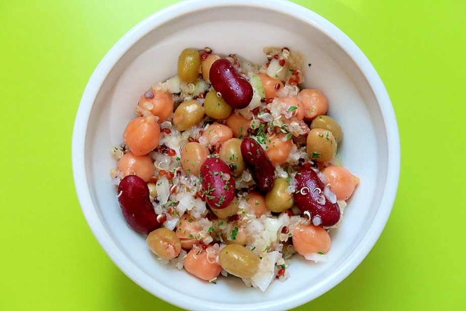 キヌア(雑穀)とミックスビーンズ(豆)のサラダ