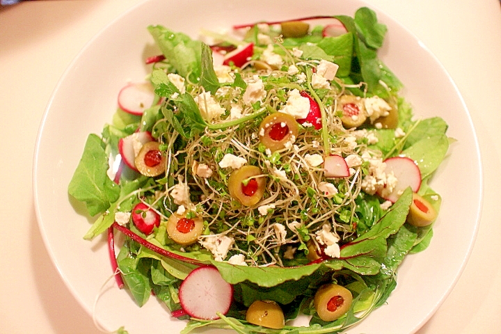 【サラダのマンネリ解消!】フェタとオリーブのサラダ