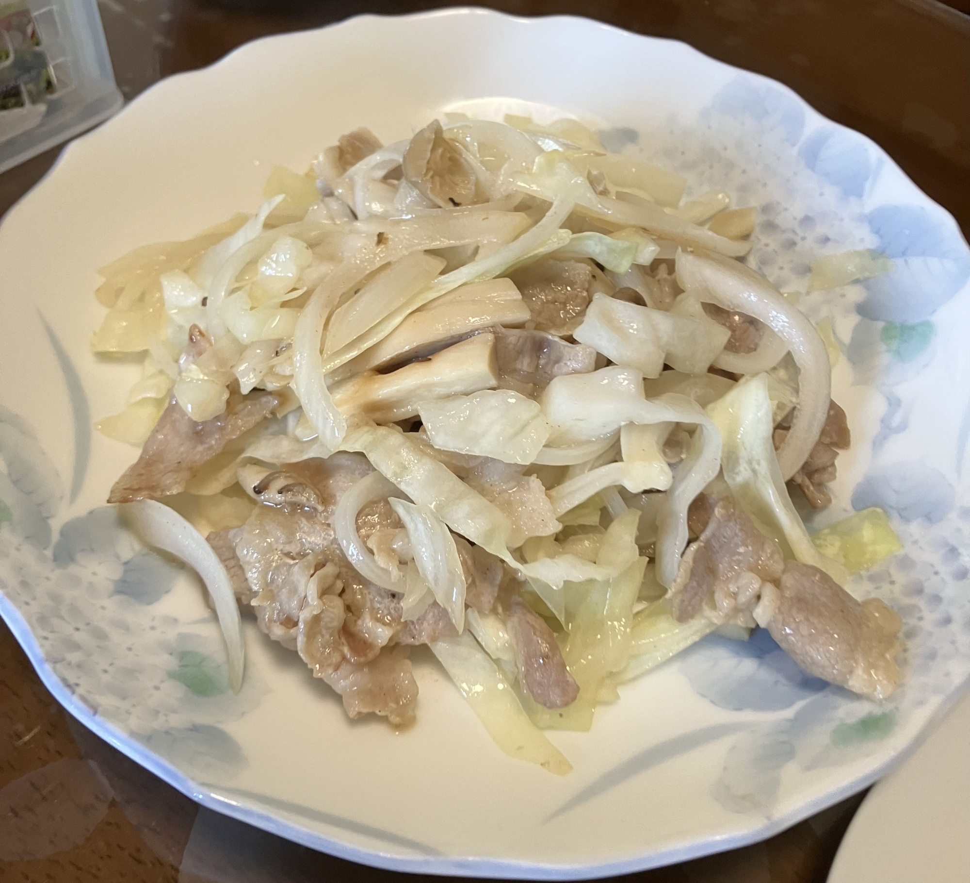 ニンニク入りのエリンギと豚肉炒め