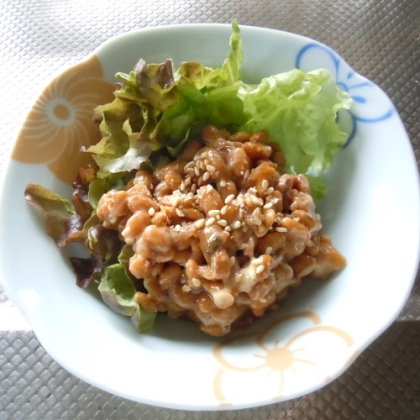 納豆に梅干しの酸味とレタスが合いますね♪
美味しいレシピごちそう様です。