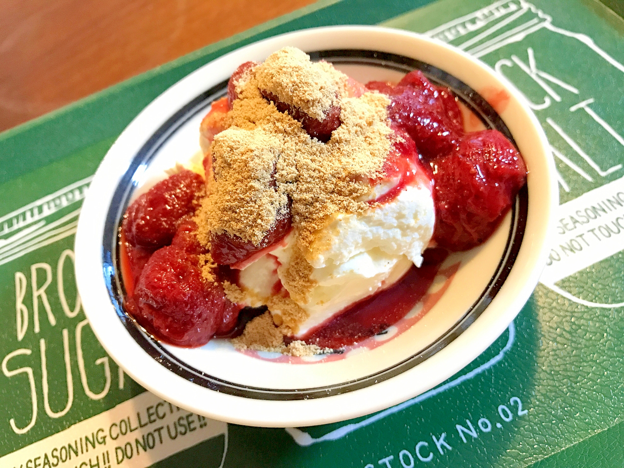 水切りヨーグルトと苺ジャム*きな粉のデザート♬