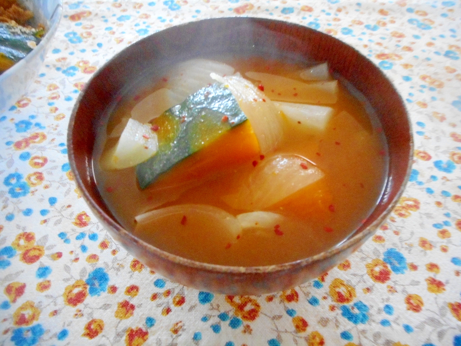 カボチャと玉ねぎのピリ辛味噌汁