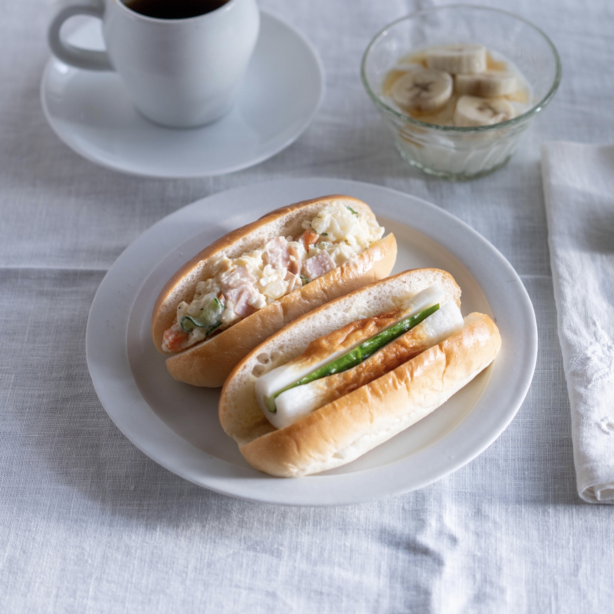 ちくわのロールパンサンド＆ポテサラロールパンサンド