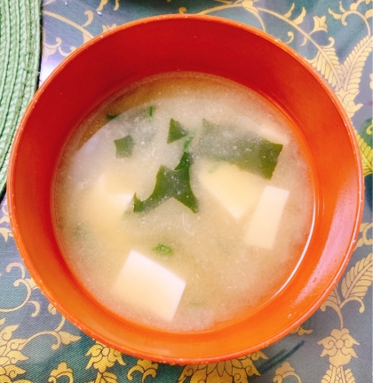 なめことお豆腐とわかめと春菊ととろろのお味噌汁♡