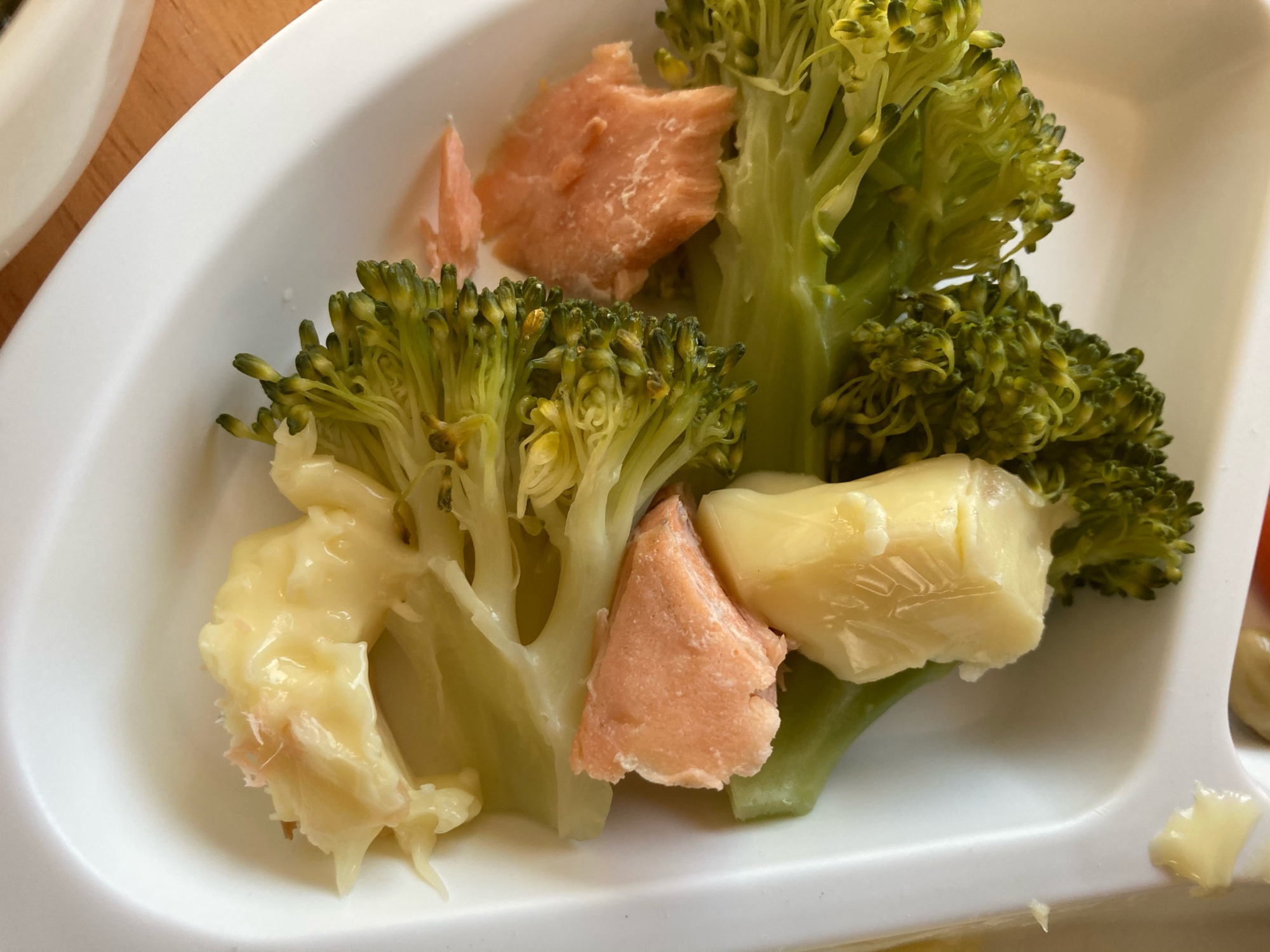 幼児食＾＾　ブロッコリーとキャベツと鮭の出汁煮