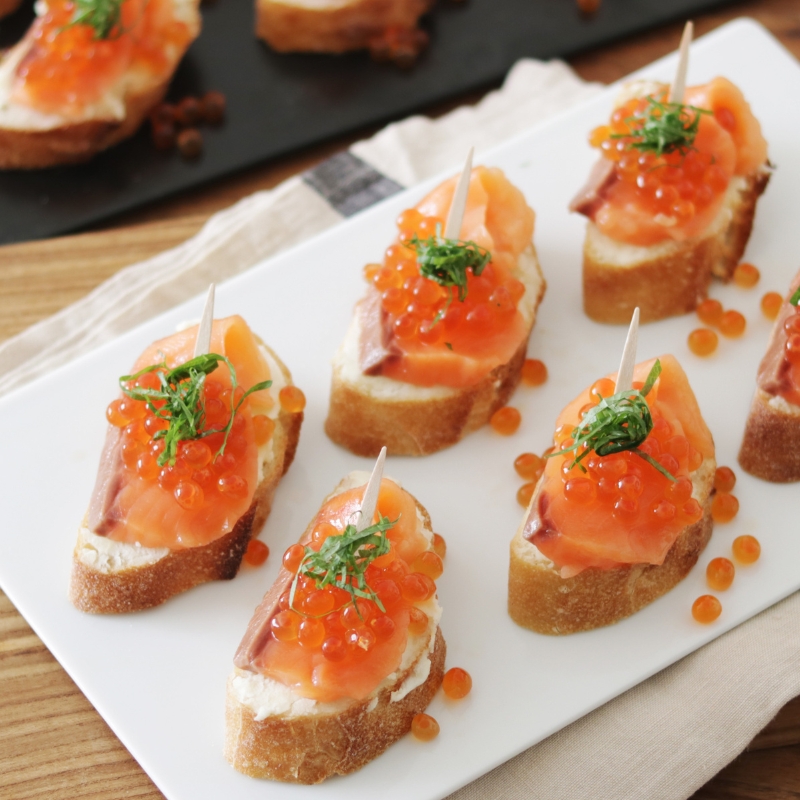 サーモンといくらとじゃがいものピンチョス