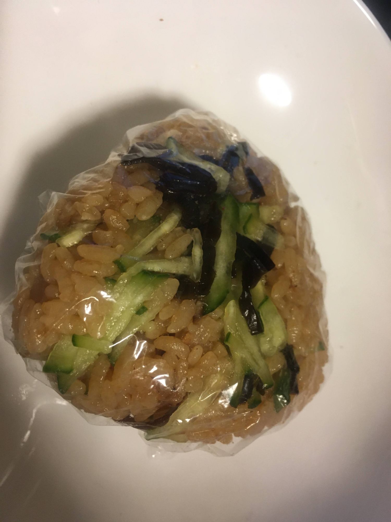 きゅうり、昆布の佃煮の茶飯おにぎり