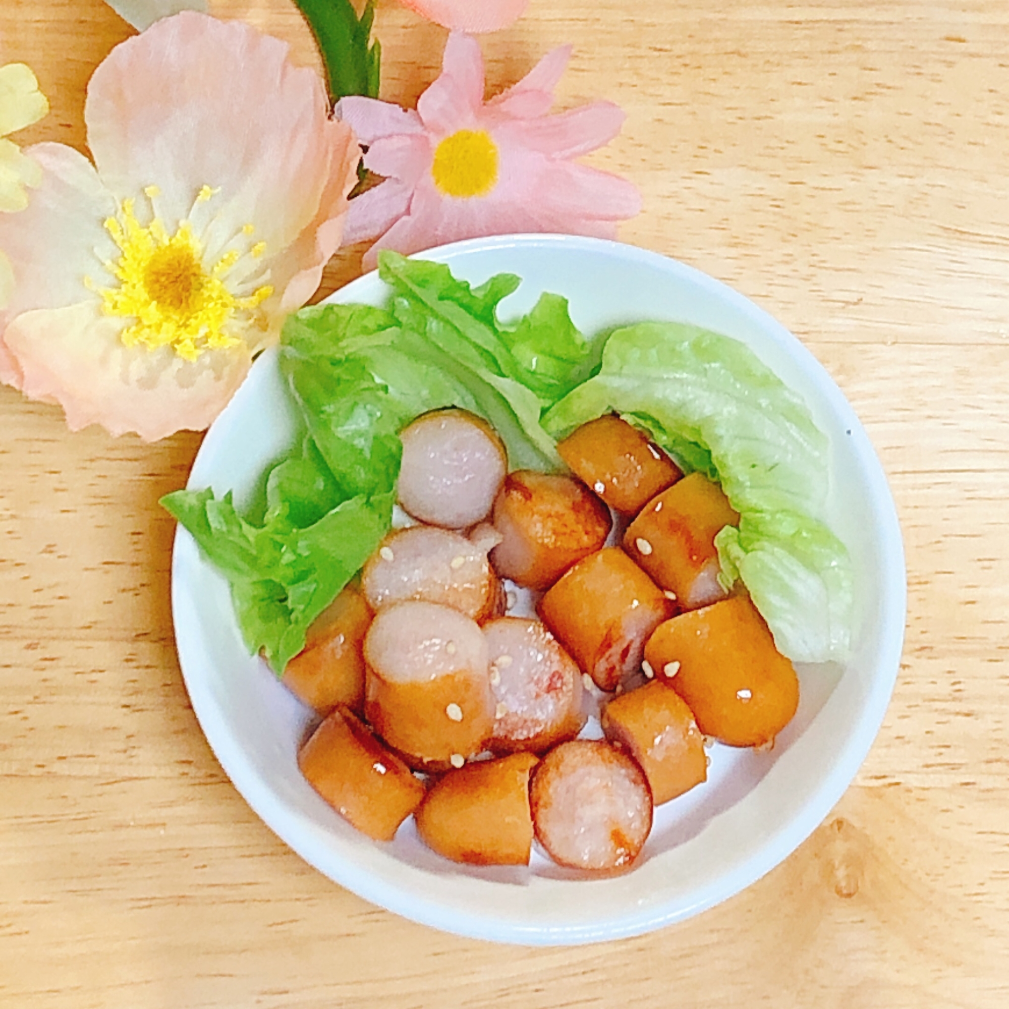 ごま白だし♪ソーセージ炒めෆ˚*