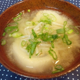 簡単便利★お麩ともやしの味噌汁