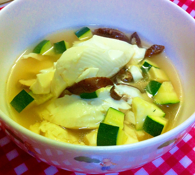 おぼろ豆腐と日干し椎茸のスープ