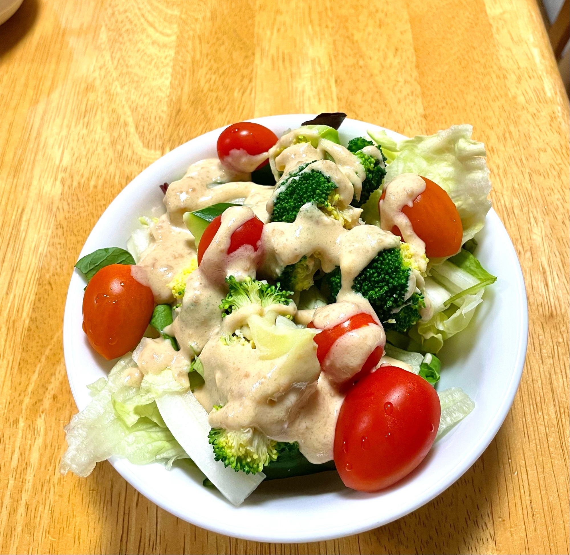 ヨーグルトと醤油麹ドレッシングのサラダ