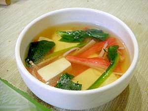 手軽な材料で♩ほうれん草の彩りスープ