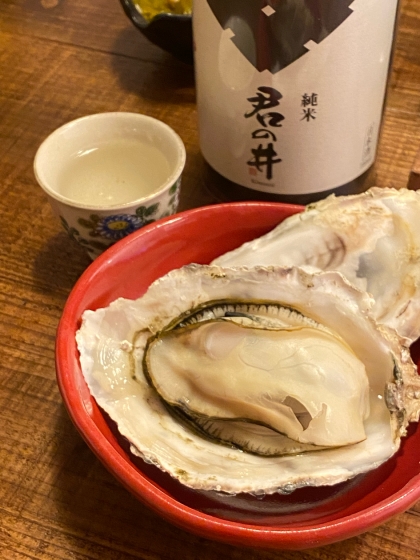 美味しい牡蠣、上手に焼けました\( ˆoˆ )/日本酒がよく合う！