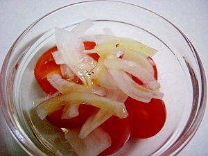 トマトと玉ねぎのシンプルオリーブオイルサラダ