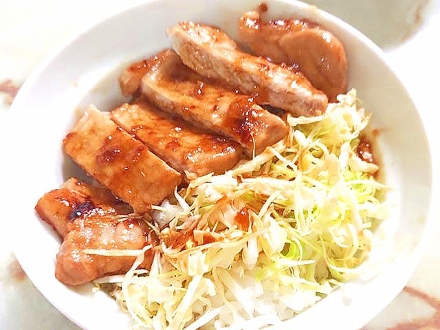 フライパン1つで！トンテキ風のシンプル豚ロース丼♪