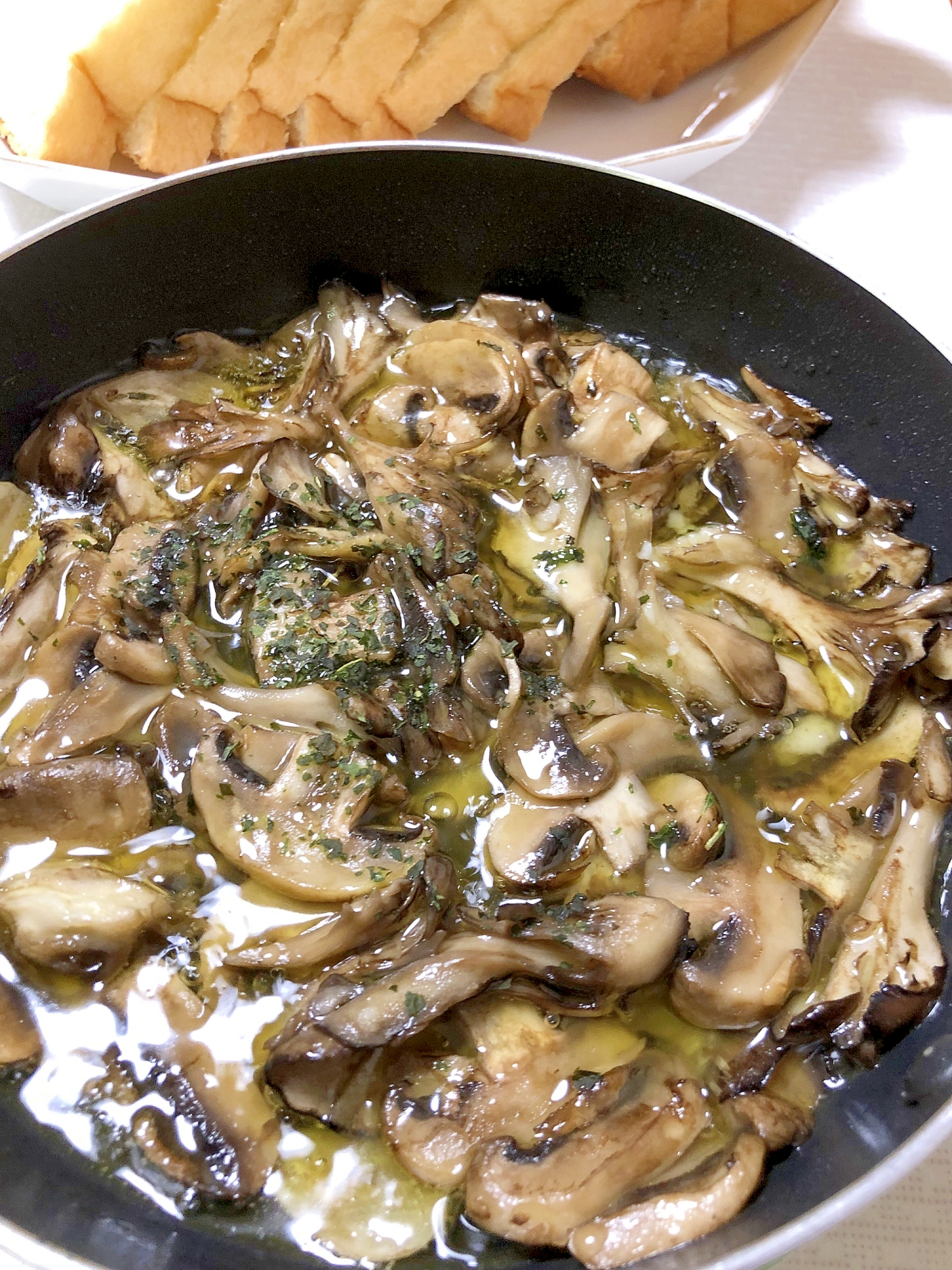 パンに合う料理 キノコのアヒージョ レシピ 作り方 By M H 楽天レシピ パンに合う料理 キノコのアヒージョ レシピ 作り方 By M H 楽天レシピ