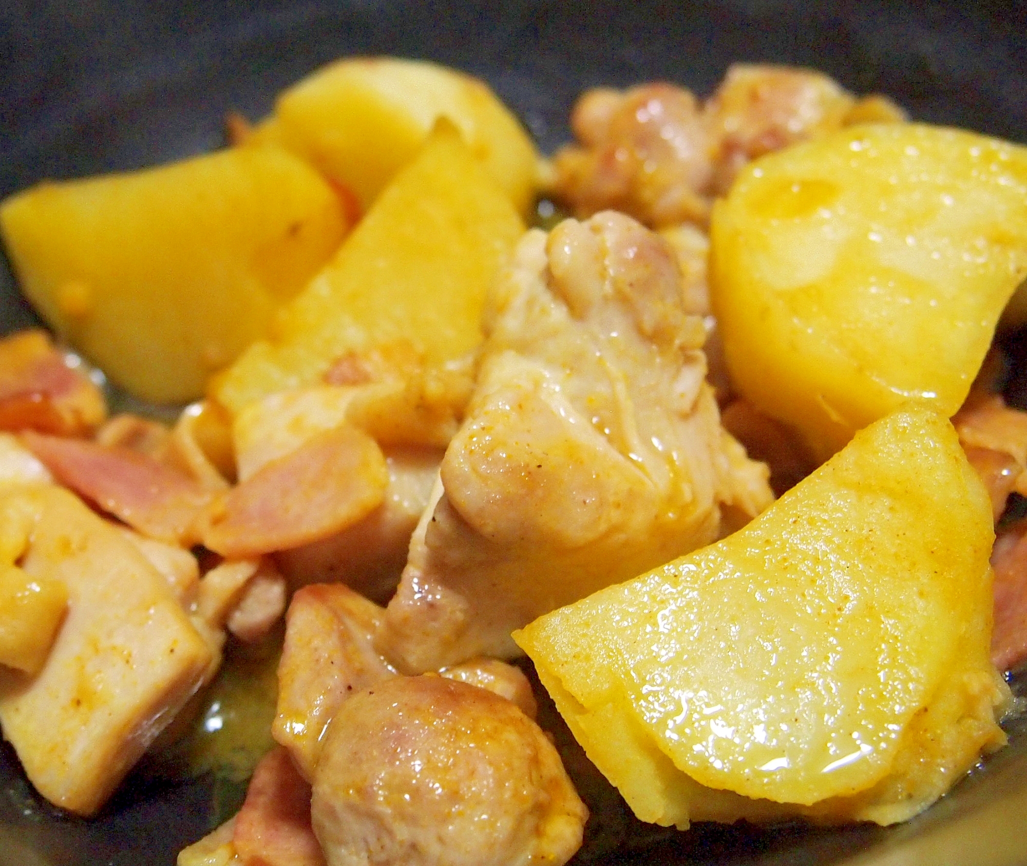 手羽元とじゃがいもとエリンギのカレー蒸し煮