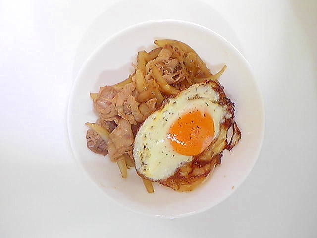 豚の生姜焼き目玉焼きのせ