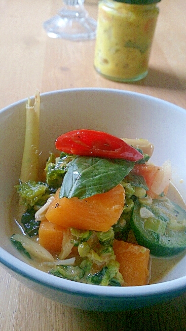 かぼちゃと緑の野菜のレモングラスココナッツカレー。