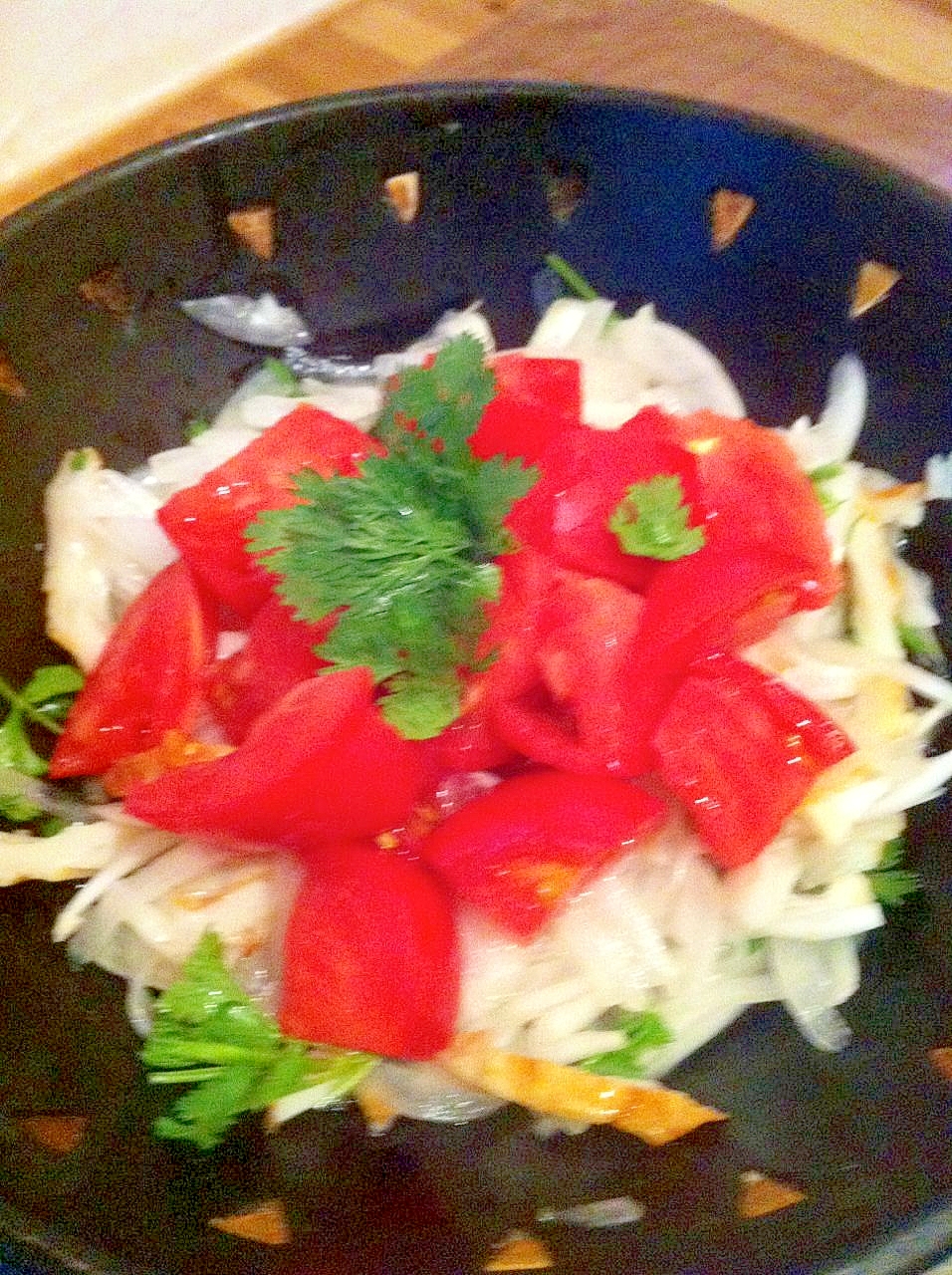 新玉葱とパクチーでタイ風サラダ