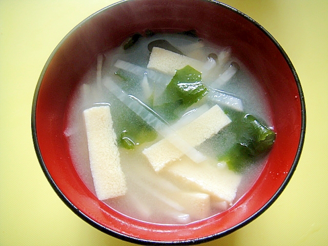 高野豆腐と大根わかめの味噌汁