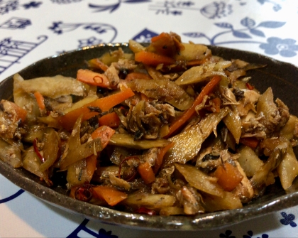 鯖の味噌煮缶で作りました！食べ応えがあって美味しく出来ました。