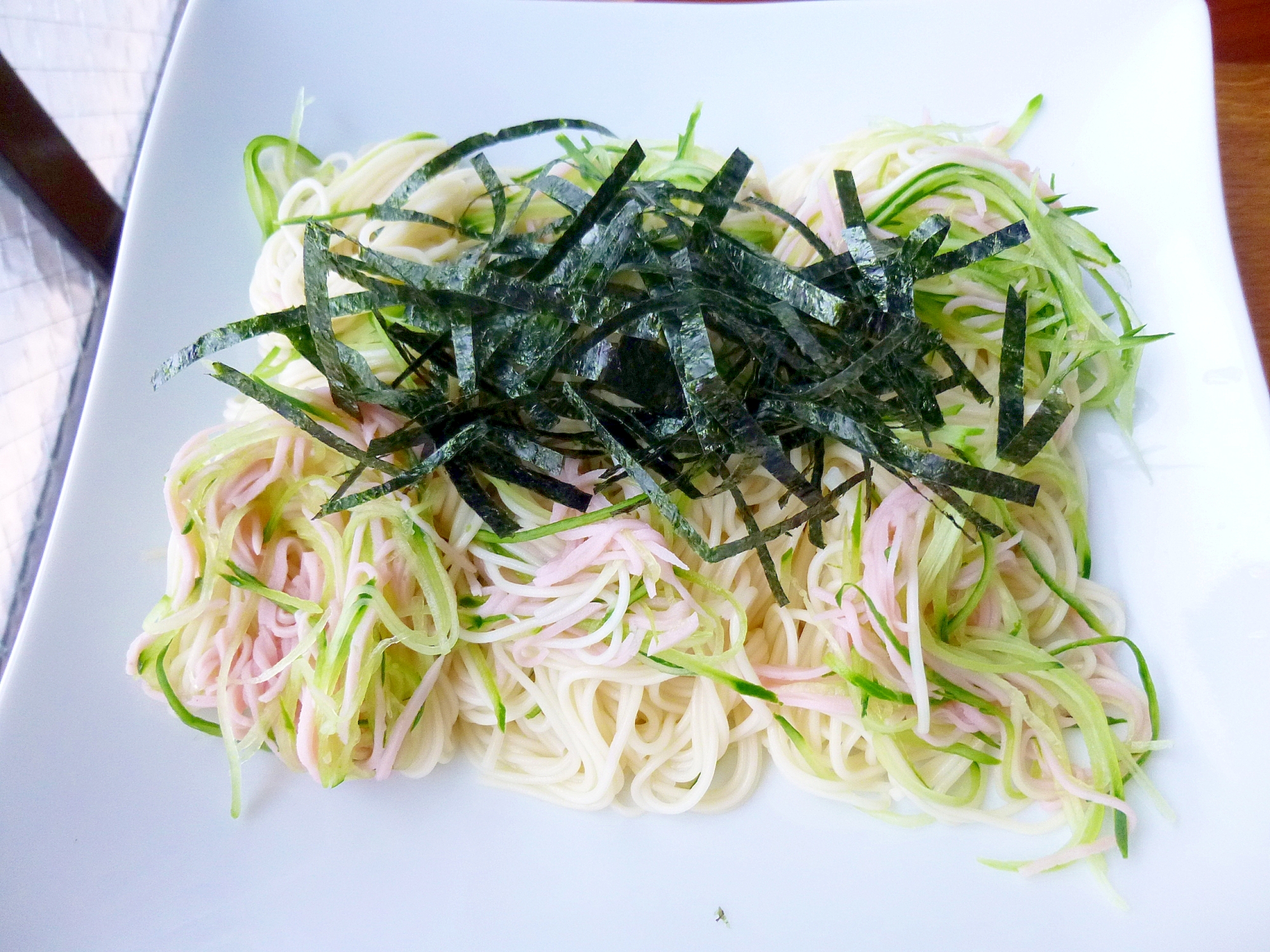 きゅうりと魚肉ソーセージ混ぜそうめん♪