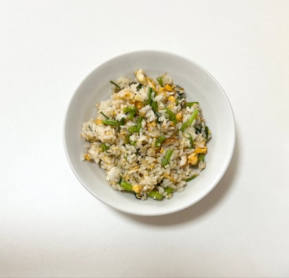 鶏そぼろと細ねぎで卵チャーハン