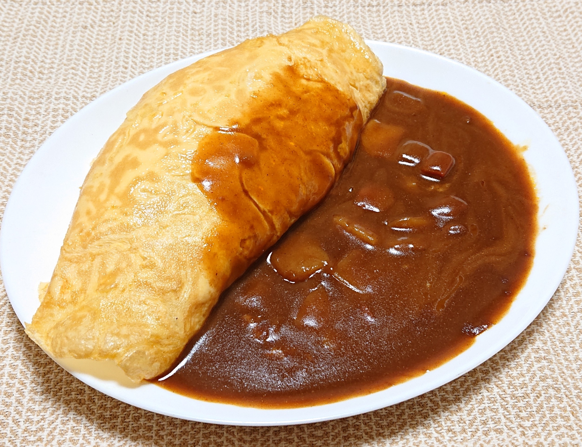 レトルトで☆ご飯を玉子で包んだカレーライス