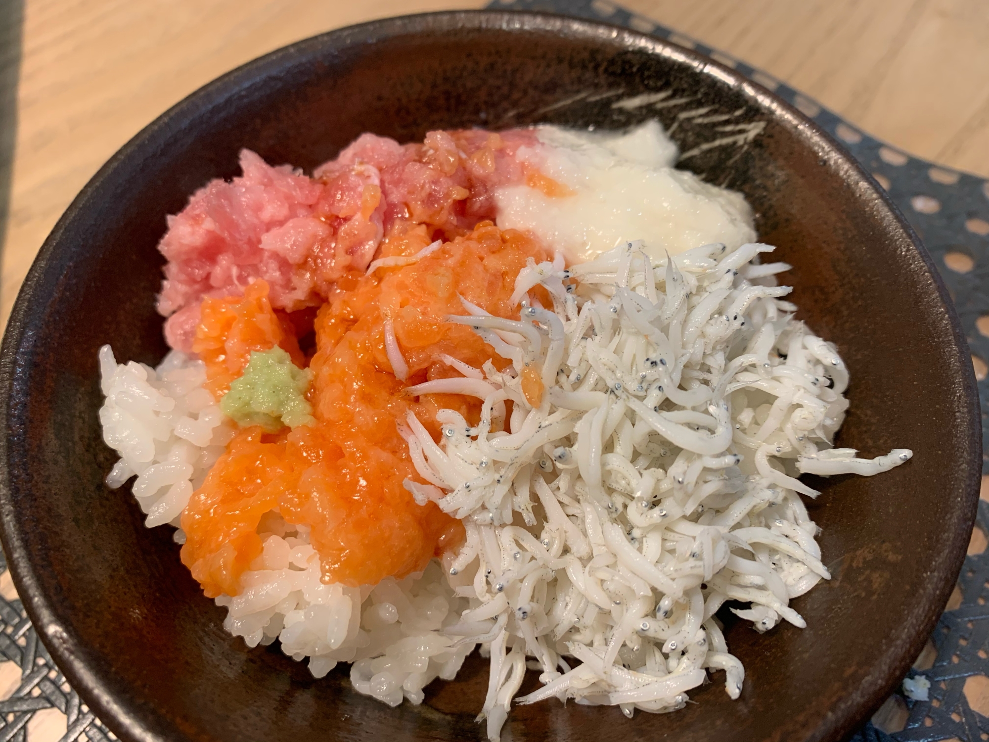 のっけるだけ！マグロのすき身とシラスのトロロ丼