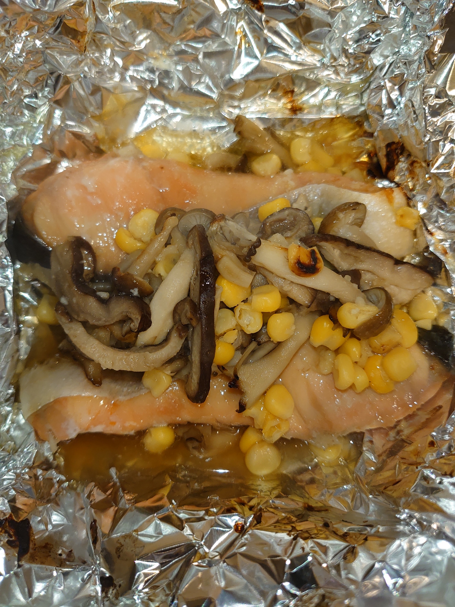 鮭ときのこのガリバタホイル焼き