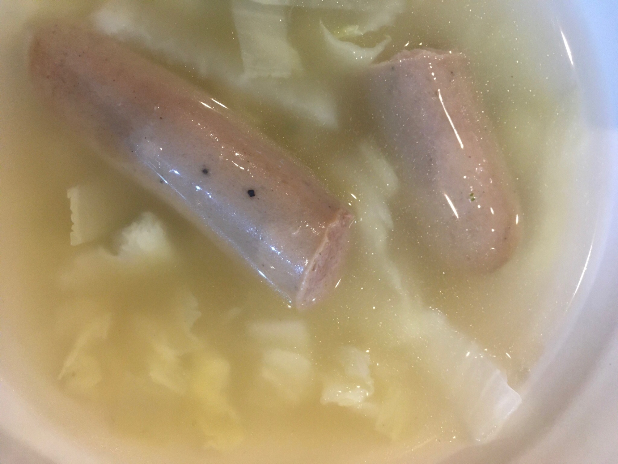 ウインナーと白菜と大根のコンソメスープ