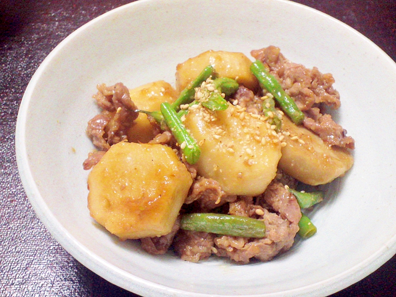 醤油麹とラー油で♪里芋と牛肉の甘辛中華風炒め